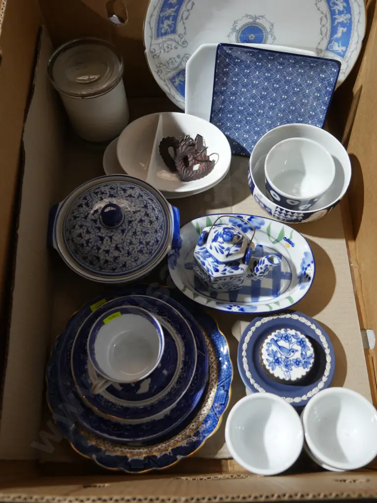 Assorted blue and white china etc Image 1++