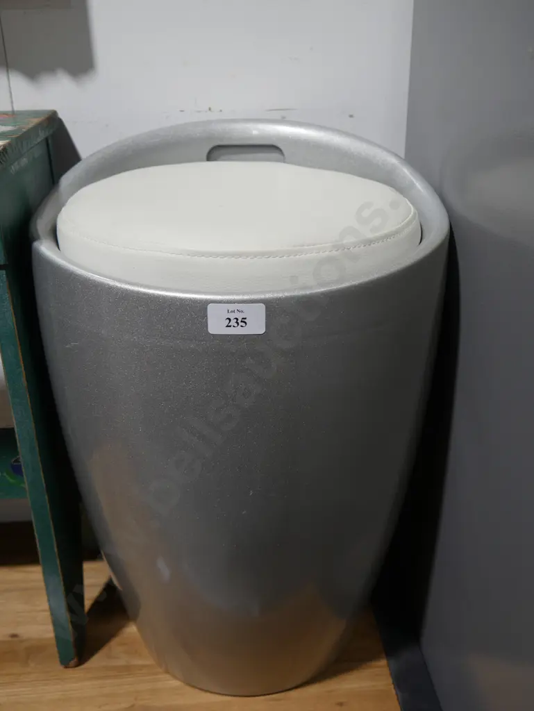 Stool Image 1++