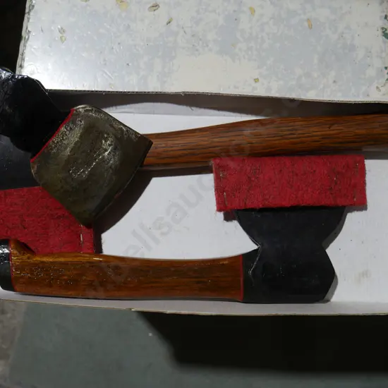 2 axes