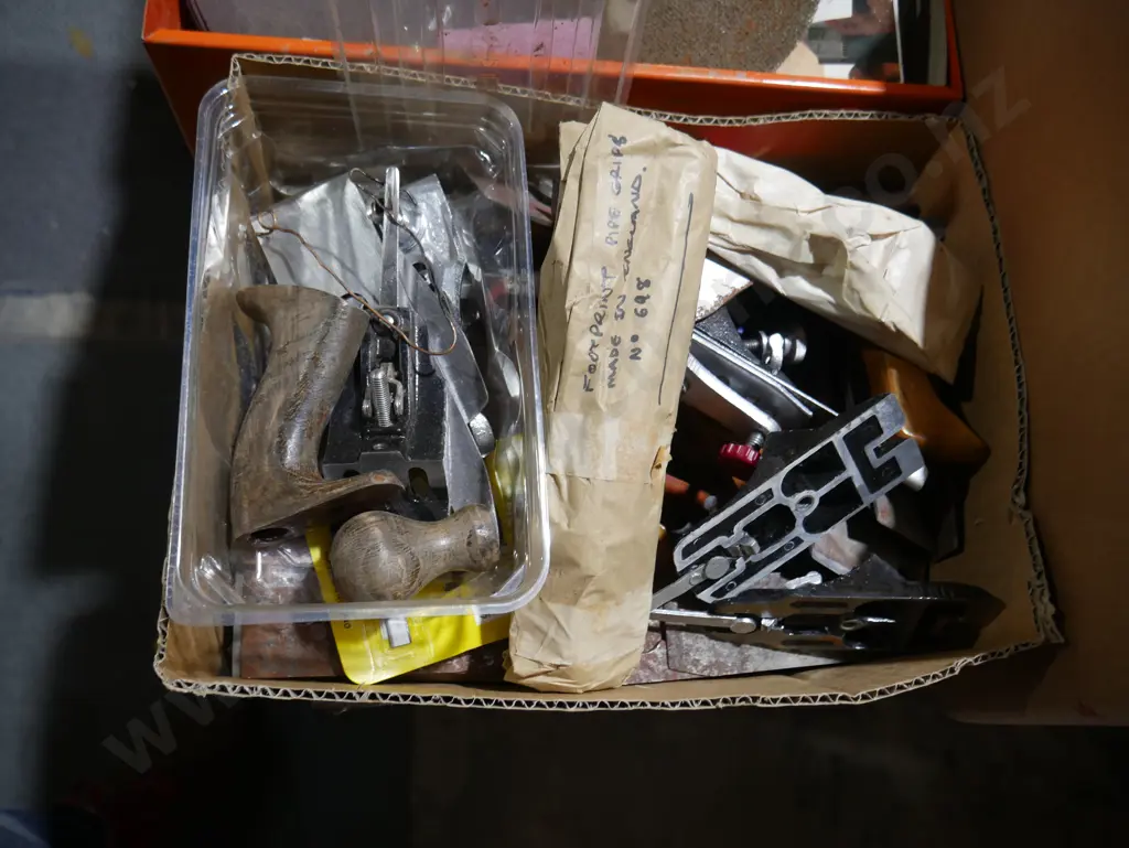 Assorted wood plane parts Image 1++
