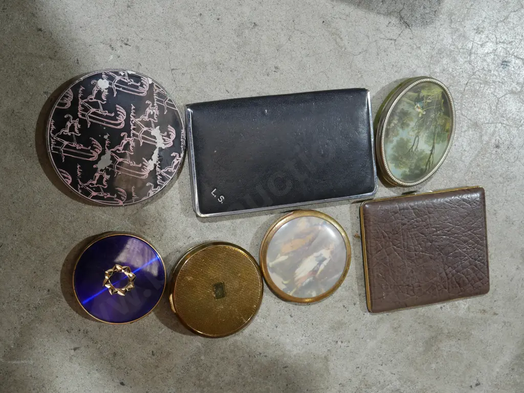 Powder compacts, cigarette cases Image 1++