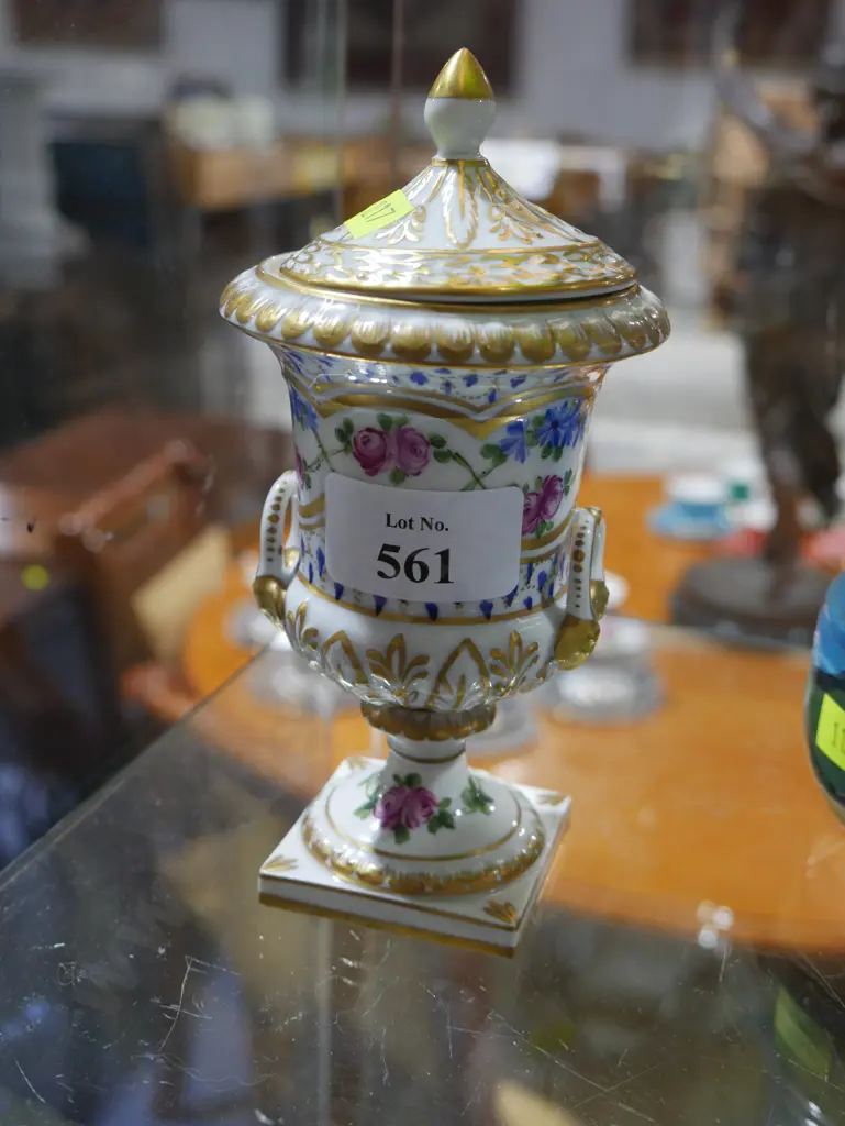 Dresden lidded urn Image 1++