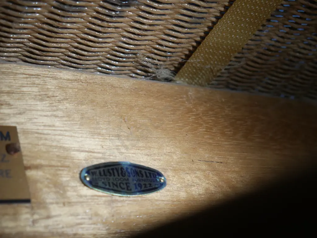 Lusty Lloyd loom table and four chairs Image 1++