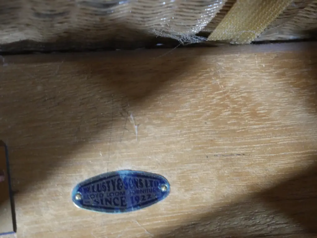 Lusty Lloyd loom table and four chairs Image 1++