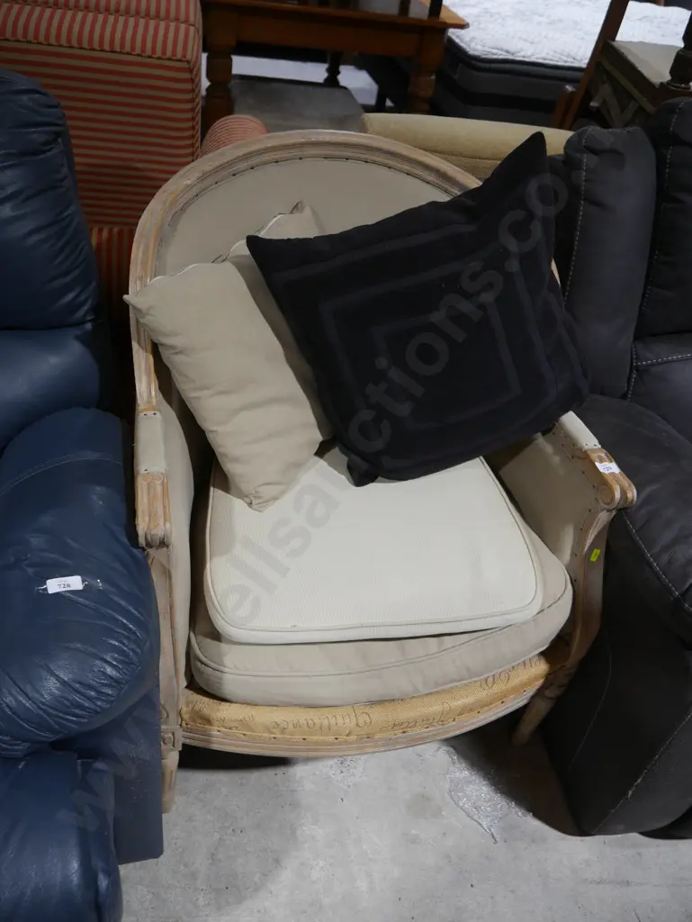 Arm chair Image 1++