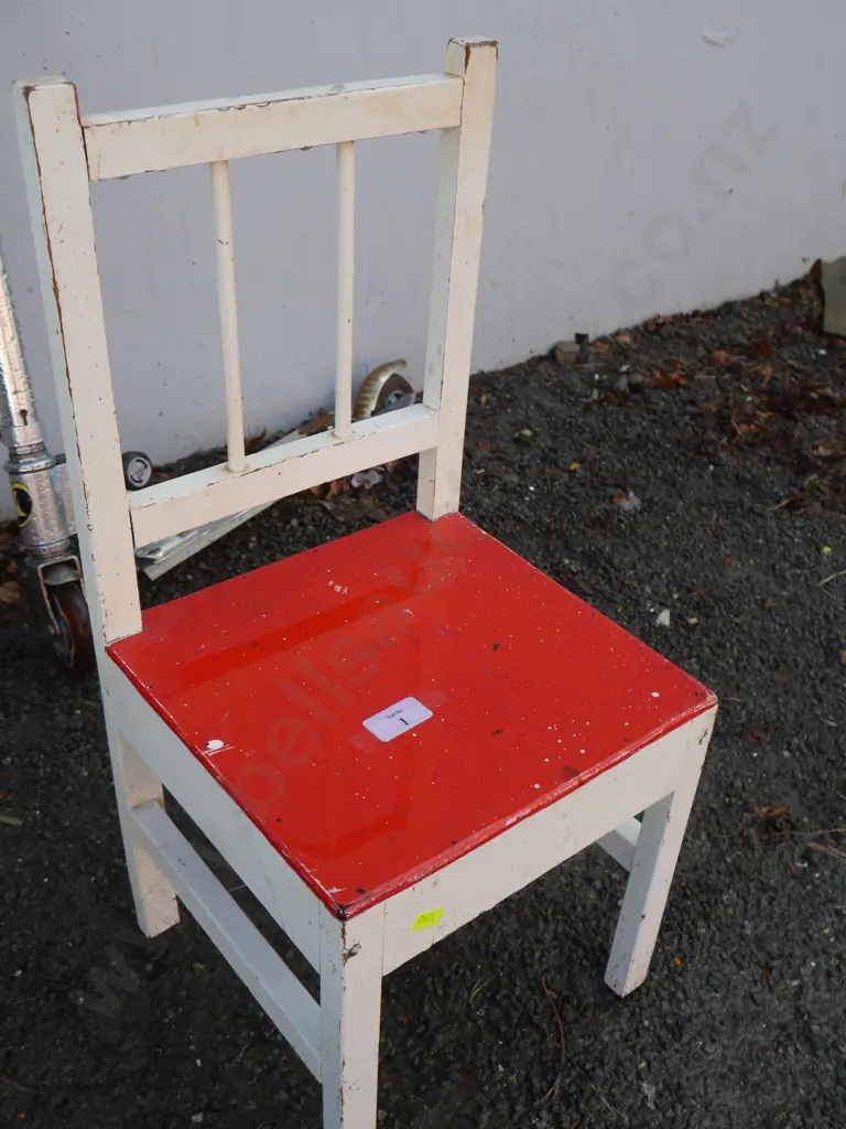 Small wooden child's chair Image 1++