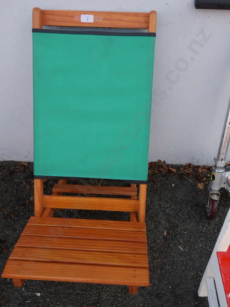 Fold up chair Image 1++