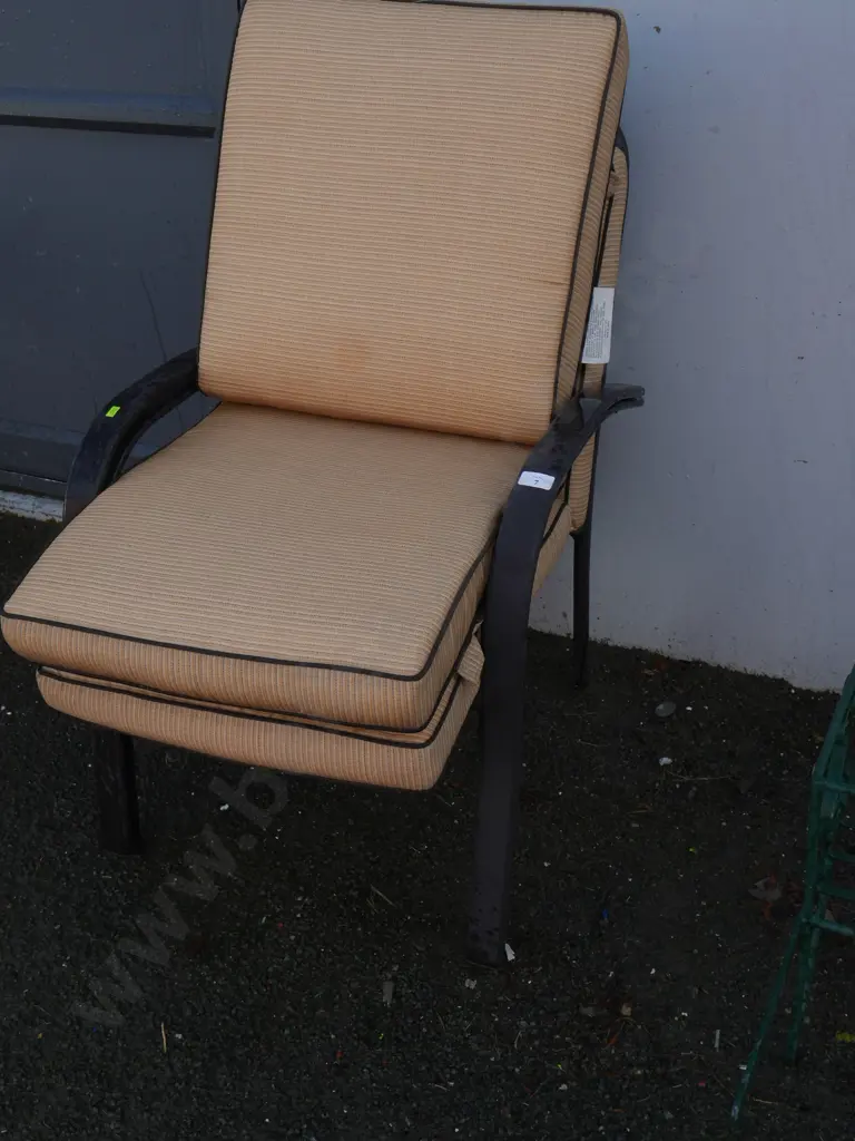 2 outdoor chairs Image 1++