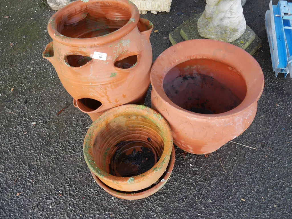 Terracotta plant pots Image 1++