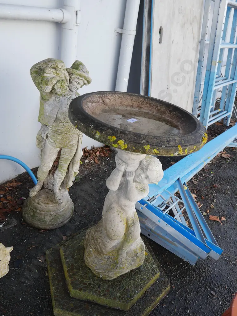 Concrete bird bath and garden statue Image 1++