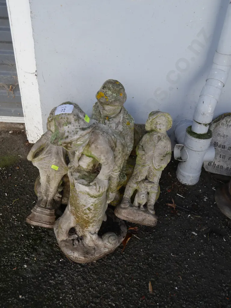 4 garden statues Image 1++