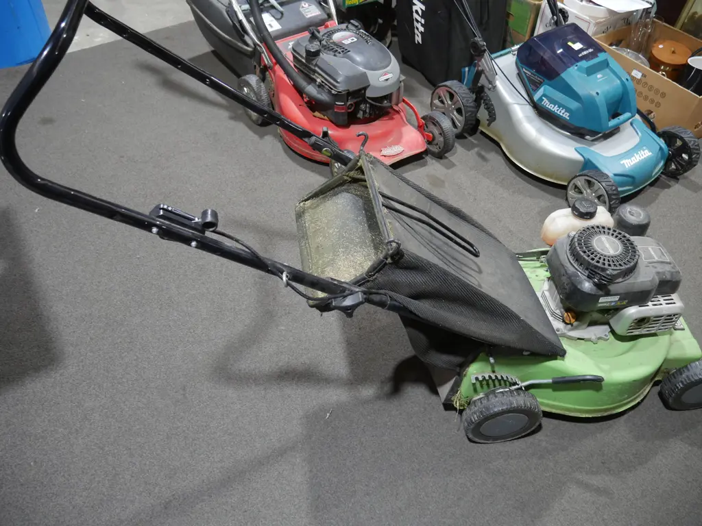 Lawnmaster lawn mower Image 1++