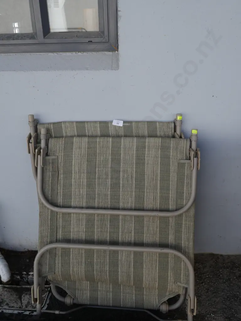 2 folding sun loungers Image 1++