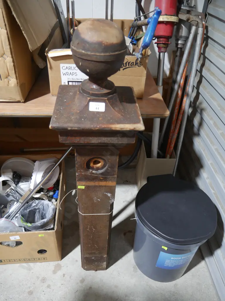 Antique newal post Image 1++