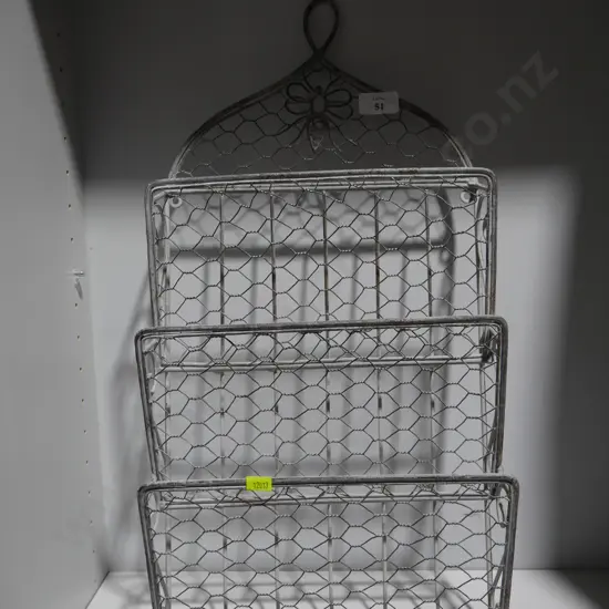 Wire wall rack
