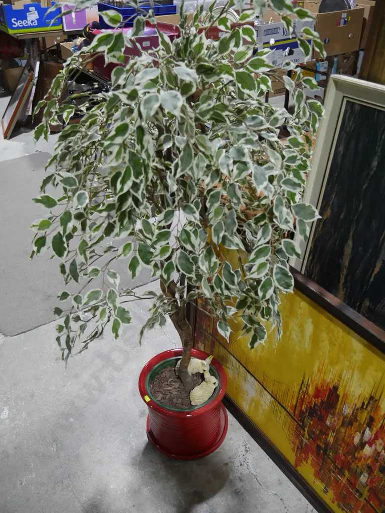 Artificial tree in pot Image 1++