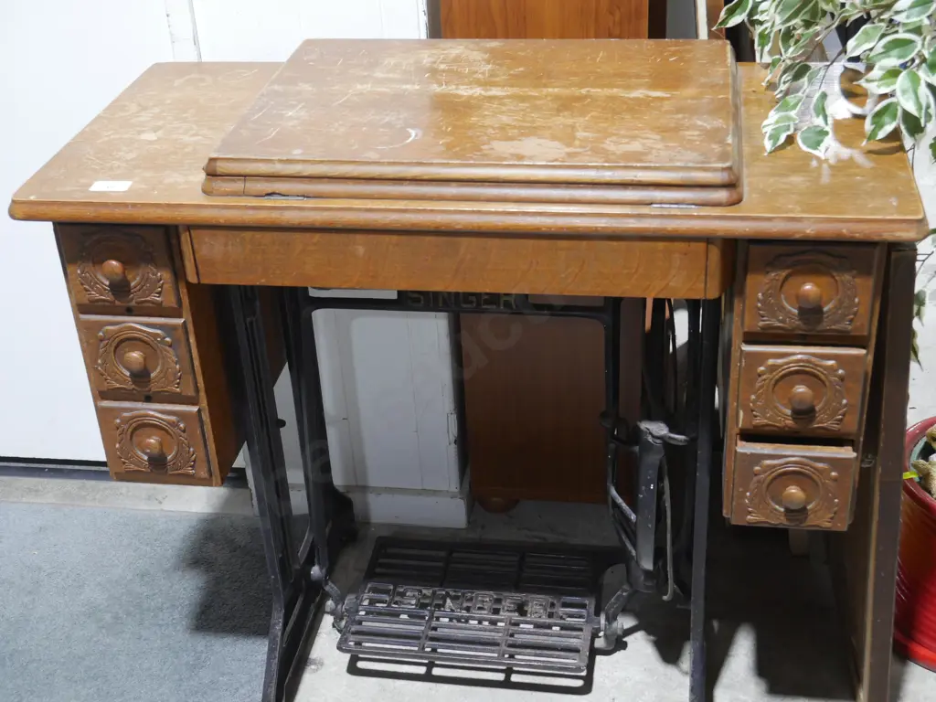 Singer treadle sewing machine Image 1++