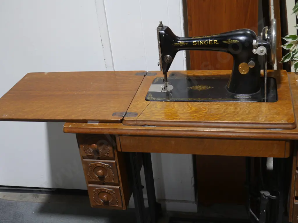 Singer treadle sewing machine Image 1++