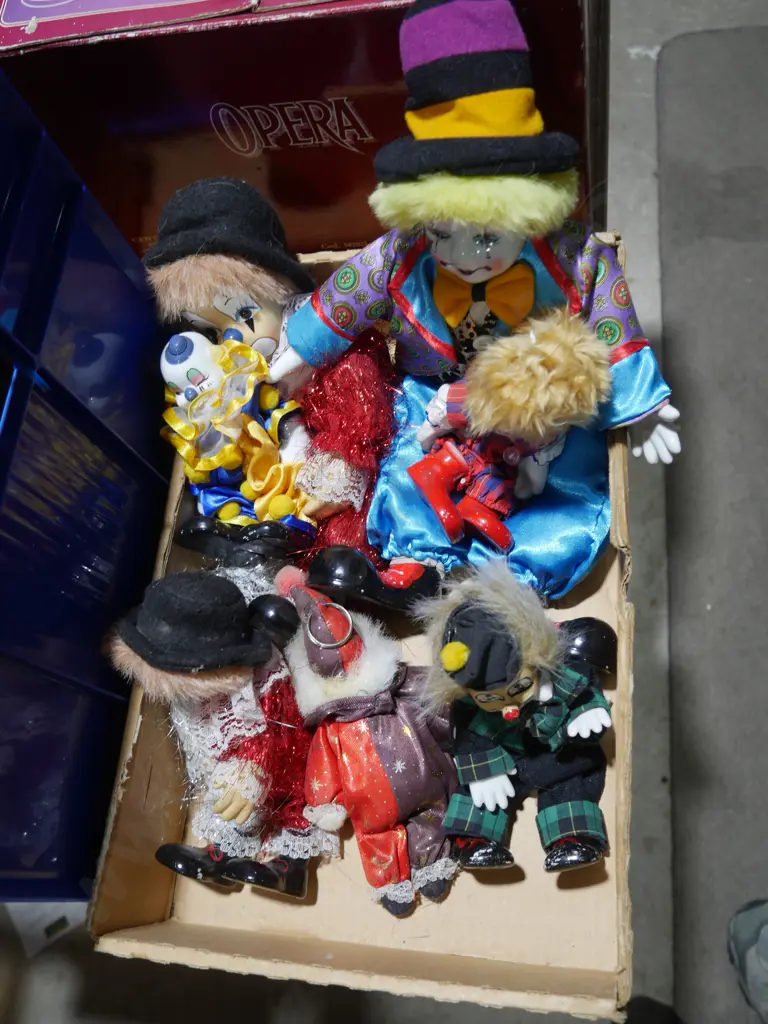 Clown dolls Image 1++