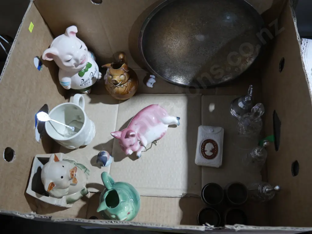 Pig ornaments and jugs etc Image 1++