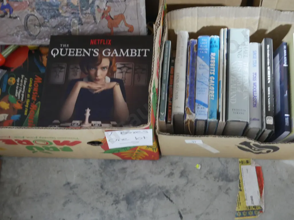 2 boxes of board games and books Image 1++