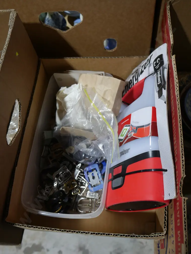 Energizer charging device, buttons etc Image 1++