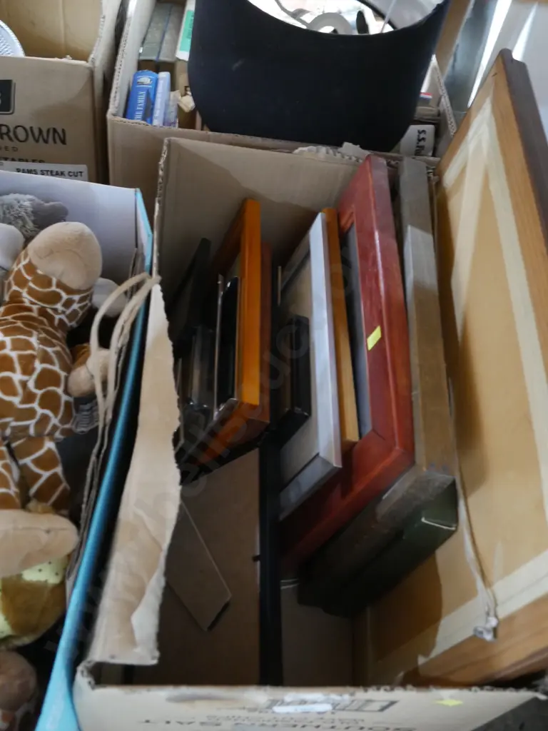 Box of picture frames Image 1++