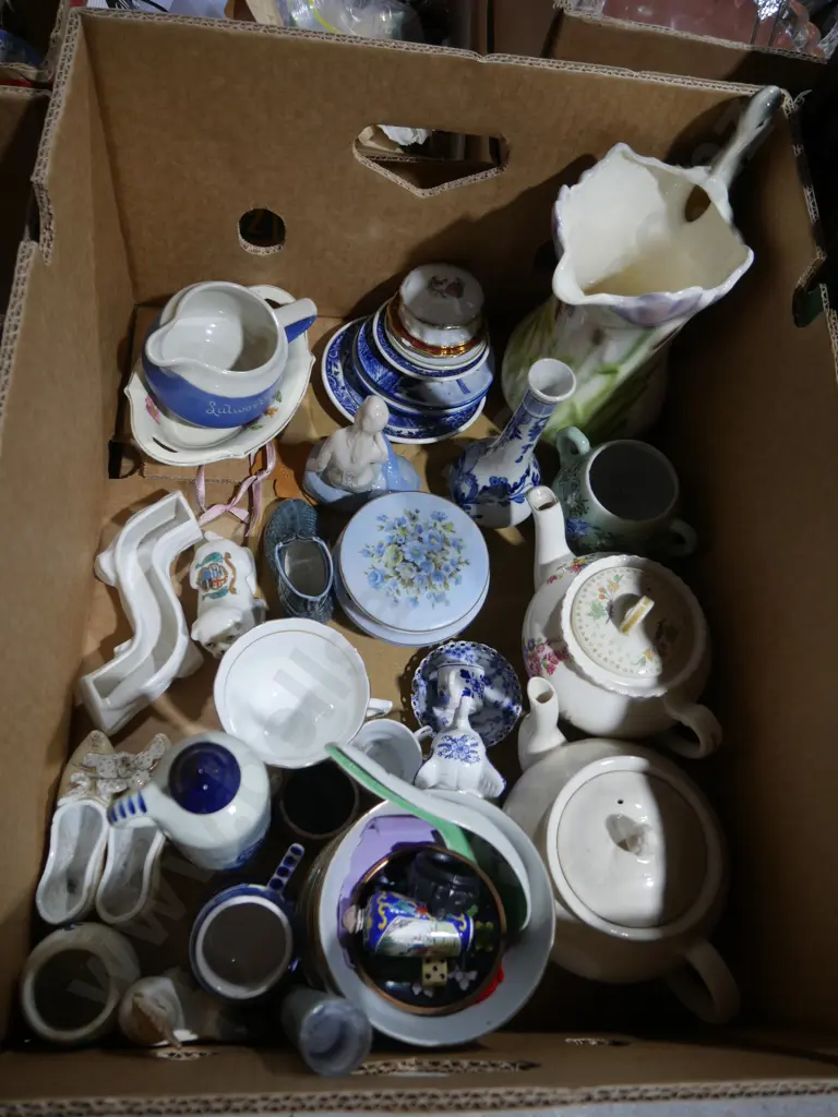 China, teapots, jug vase etc Image 1++