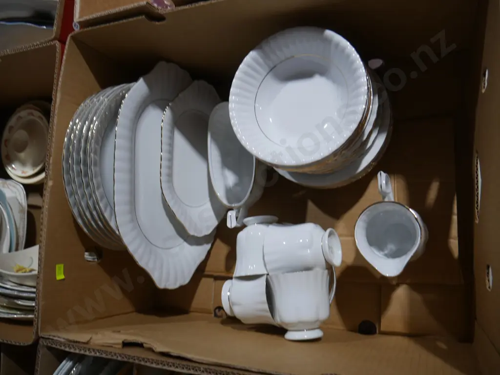White dinnerware Image 1++