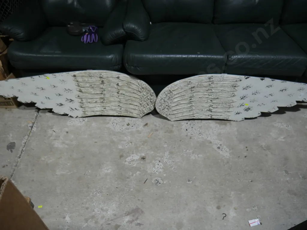 Pair of wing wall hangings Image 1++