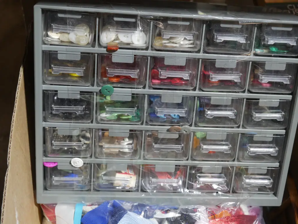 Linen, buttons etc Image 1++