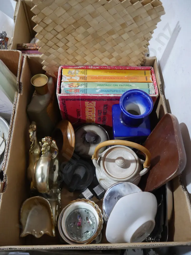 Walt Disney books, pottery ware etc Image 1++