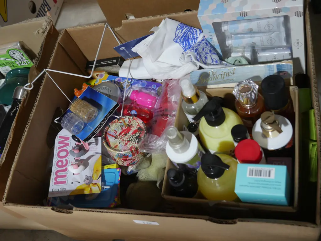 Assorted sundries Image 1++