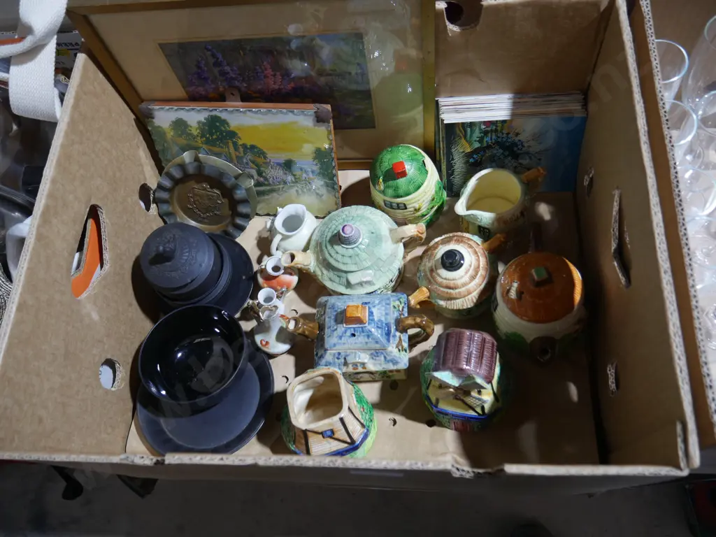 Cottage teapots etc Image 1++