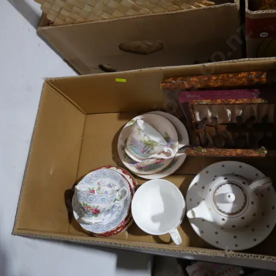 Teaspoon sets, cups and saucers etc