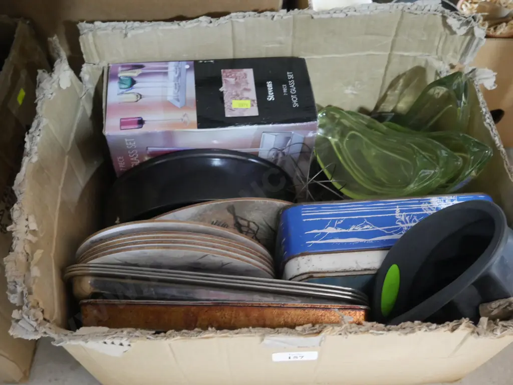 Box of kitchenware Image 1++