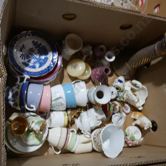 Assorted China cups and saucers etc