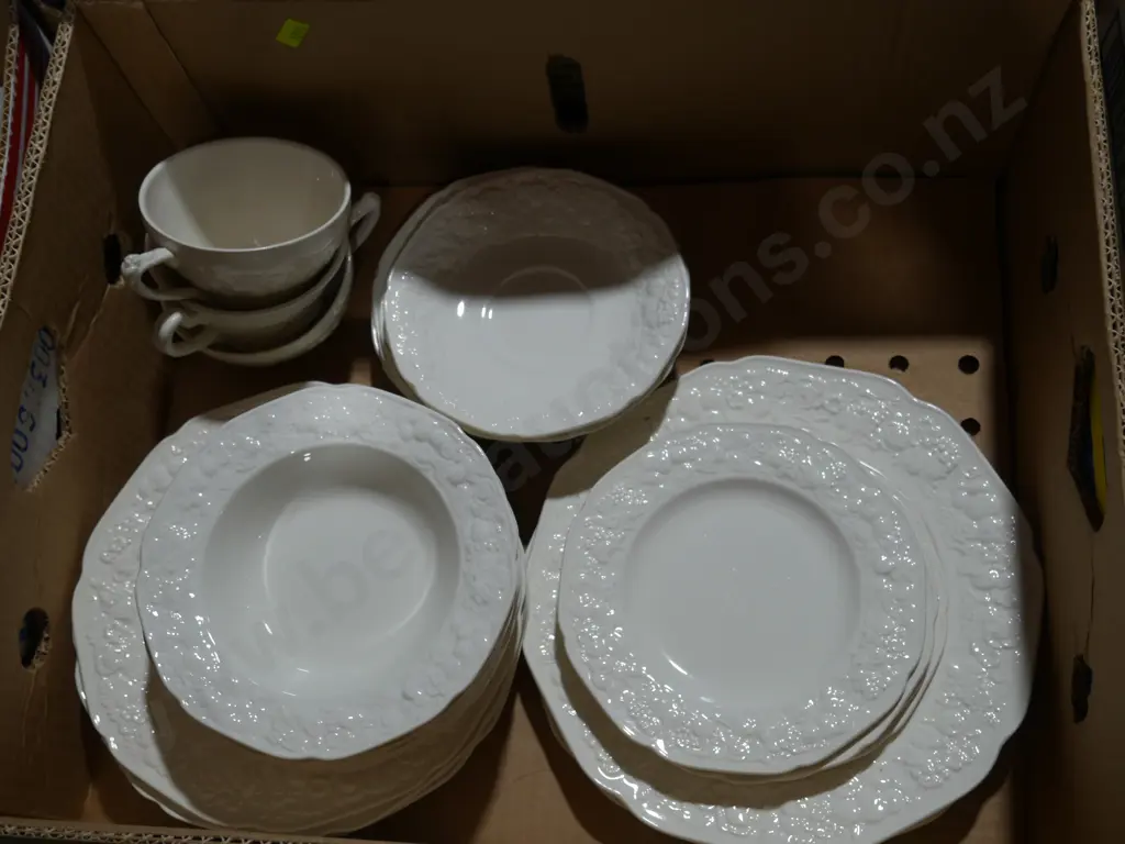 Part dinner set Image 1++