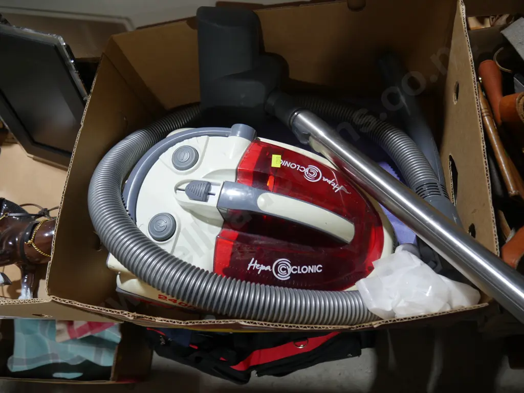 Russell Hobbs vacuum cleaner Image 1++
