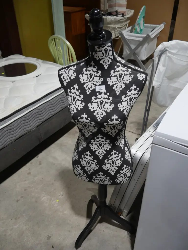 Mannequin bust Image 1++