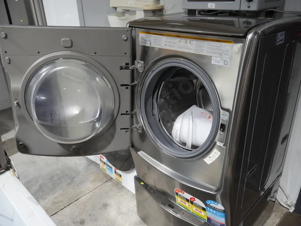 LG washing machine and dryer combo Image 1++