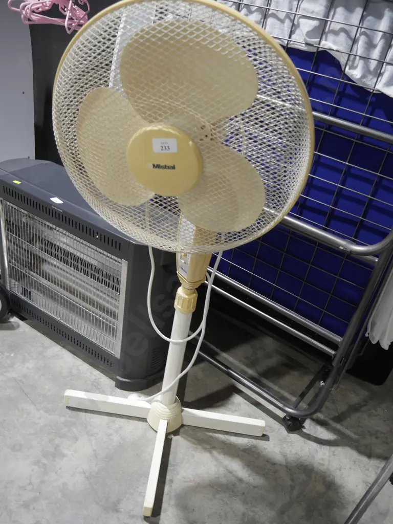 Pedestal fan Image 1++