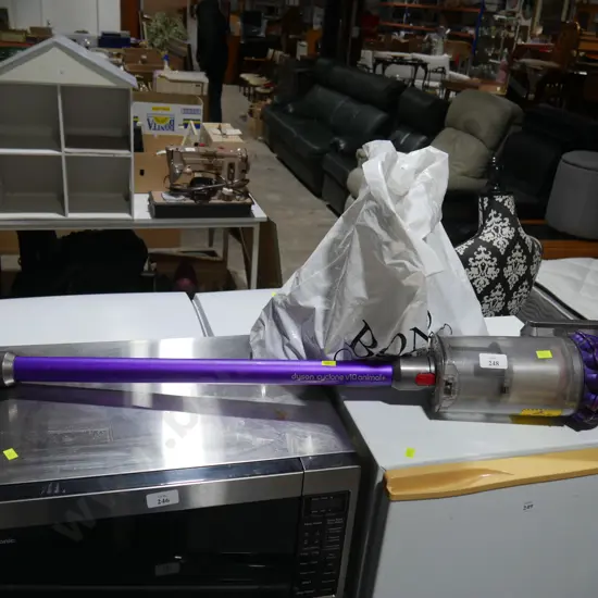 Dyson V10 animal plus stick vac