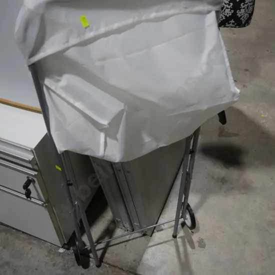 Laundry trolley