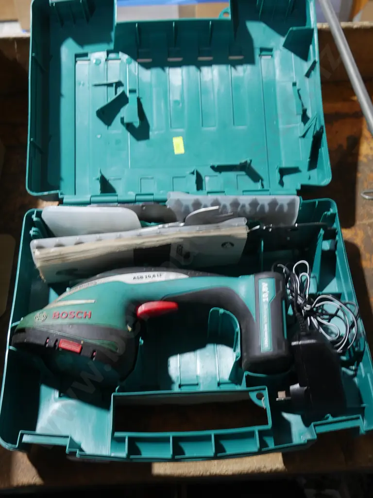 Bosch cordless shrub shear Image 1++