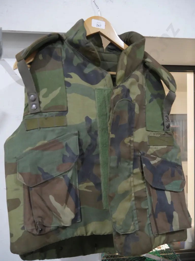 Camo protective vest Image 1++