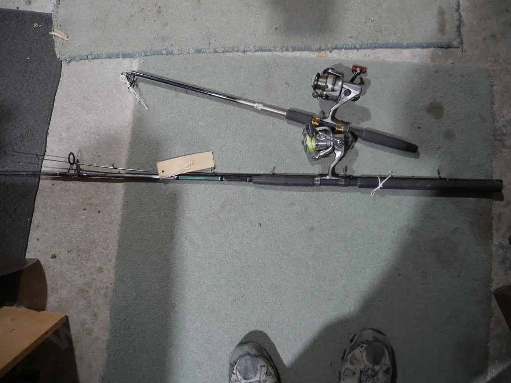 2 fishing rods with reels Image 1++
