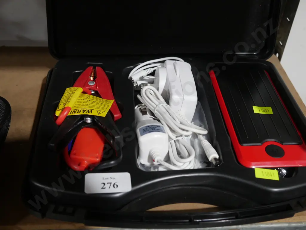 Portable jump starter Image 1++