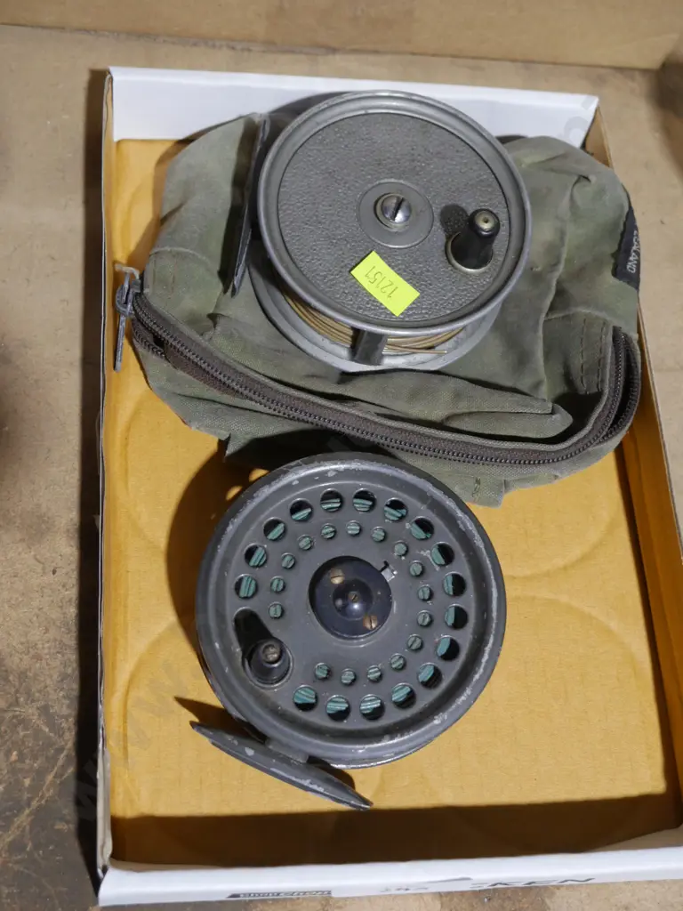 Two fishing reels Image 1++