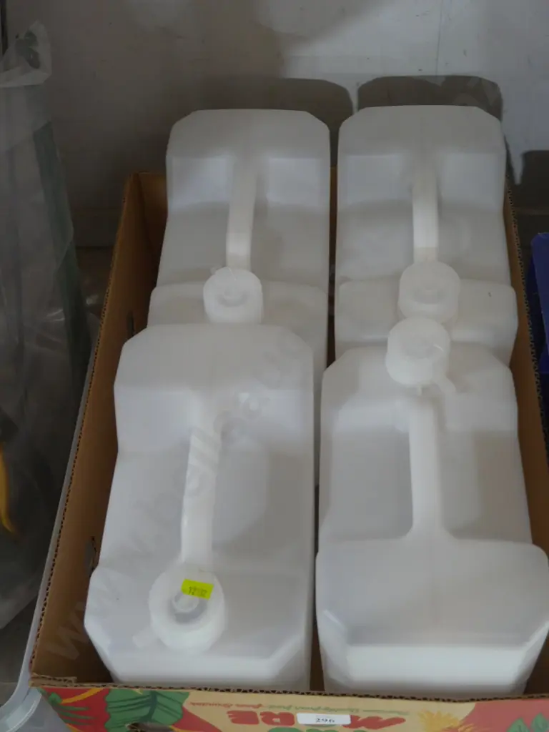 Water containers Image 1++